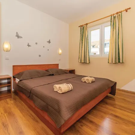 Pet Friendly Apartment In Biograd With Kitchen * Biograd Na Moru