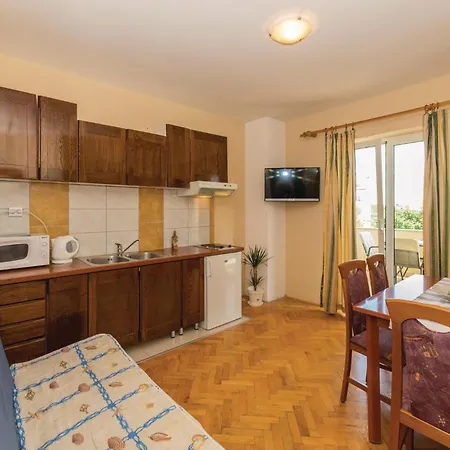 Pet Friendly Apartment In Biograd With Kitchen Apartment *