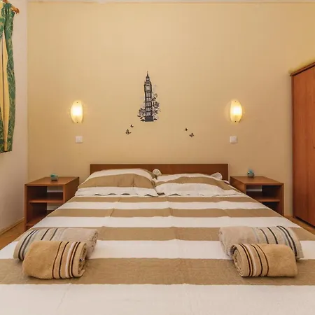 Pet Friendly Apartment In Biograd With Kitchen