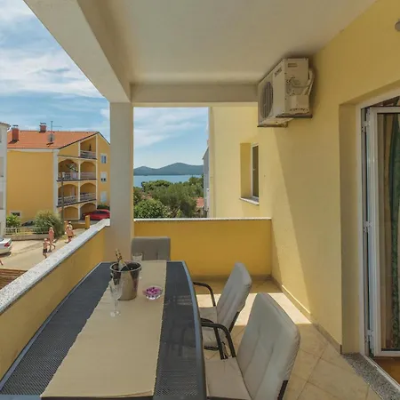 Apartment Pet Friendly Apartment In Biograd With Kitchen *